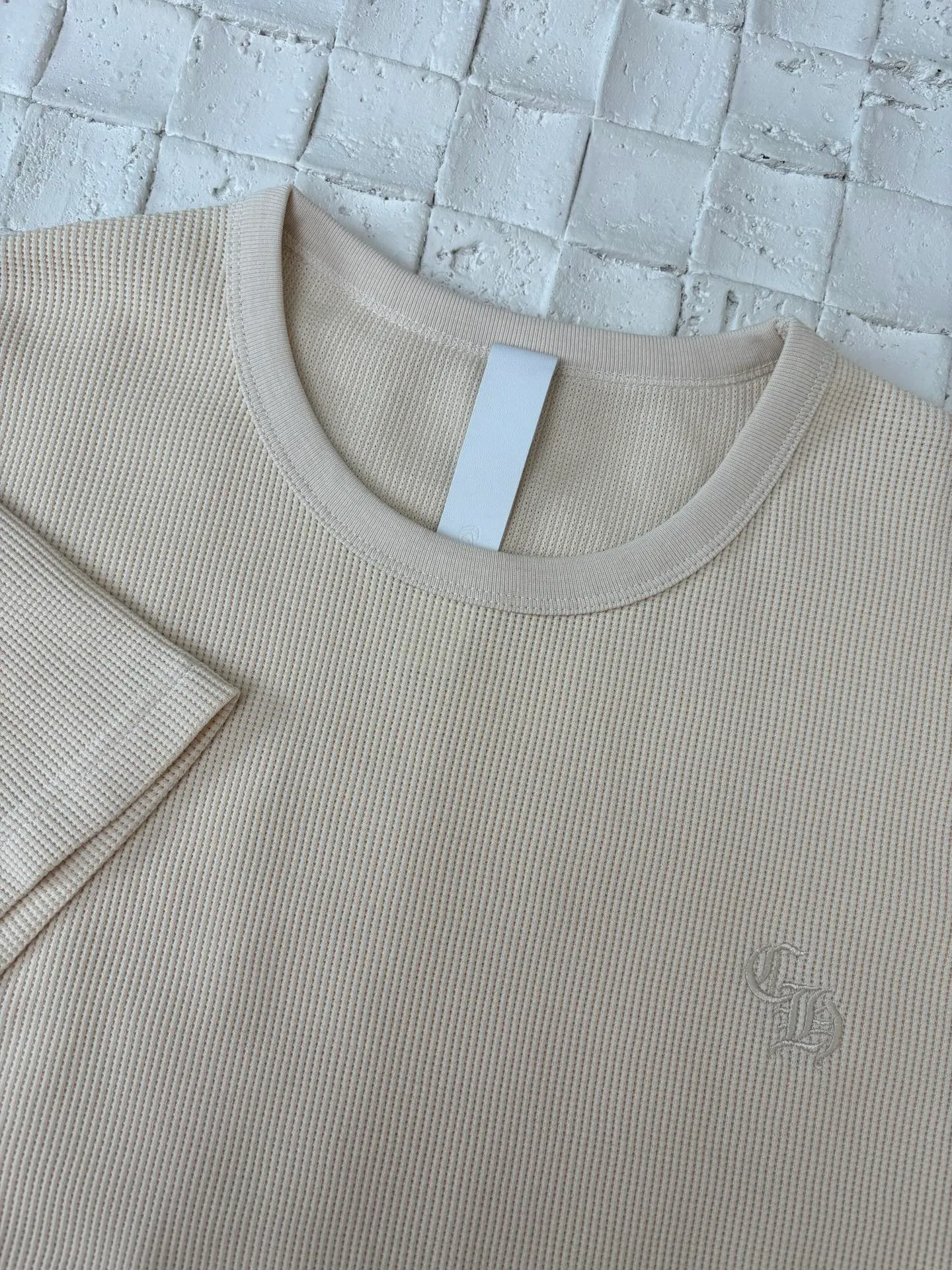 🅿️280 Come Hearts*/Cro Hearts 25Ss new embroidered waffle short sleeves. The fabric is made of 250G pure cotton waffle. The upper body is comfortable. The chest embroidery is made of imported embroidery machines. Precision work. The leather tag is made of imported lambskin. Size: S/M/L
